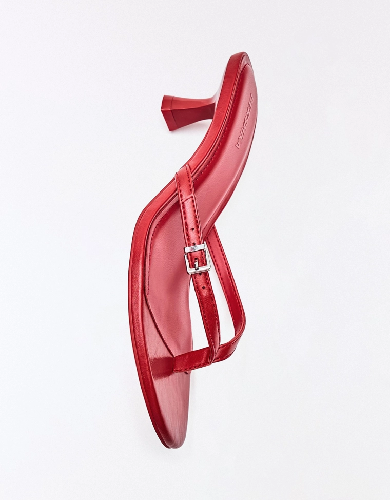 Босоножки на каблуке с пряжкой