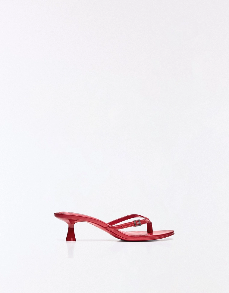 Босоножки на каблуке с пряжкой