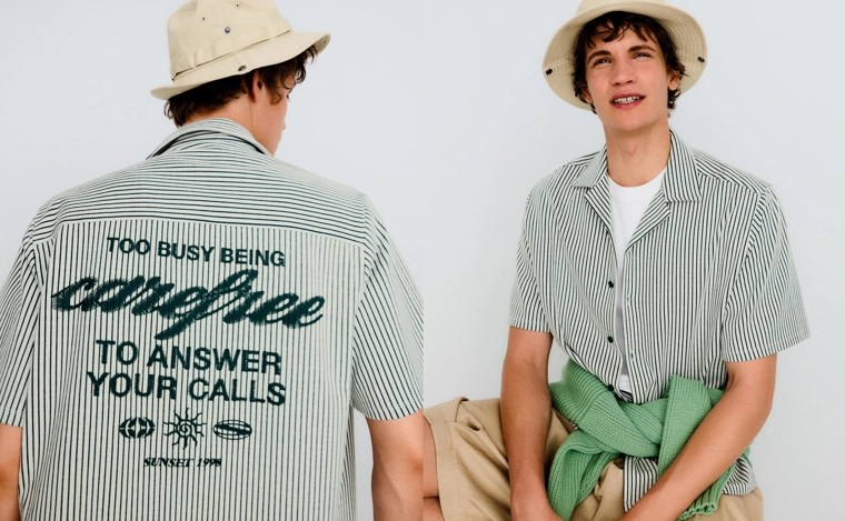 Рубашка объемного кроя в полоску с короткими рукавами и принтом