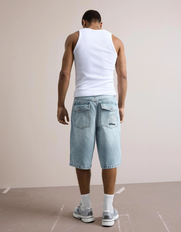 Джинсовые шорты с вышивкой