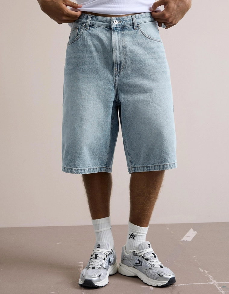 Джинсовые шорты с вышивкой