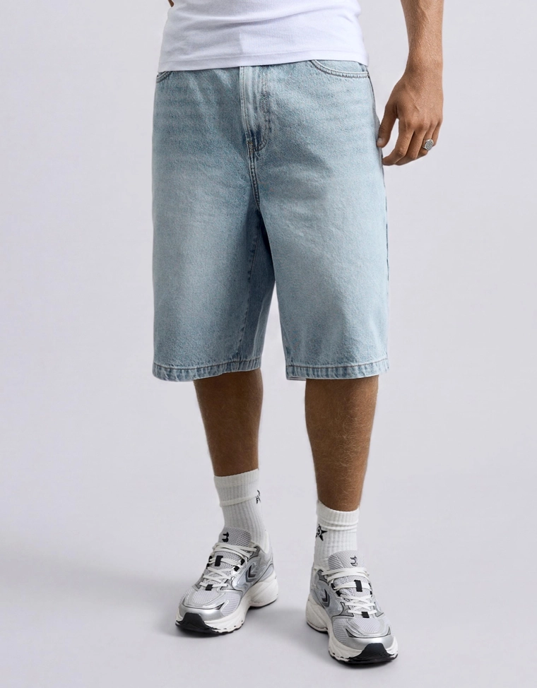 Джинсовые шорты с вышивкой