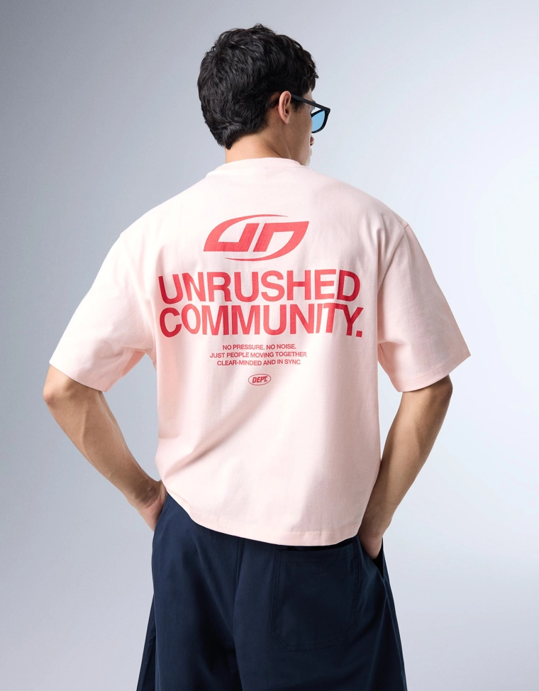 Футболка геометрического кроя с надписью в уличном стиле