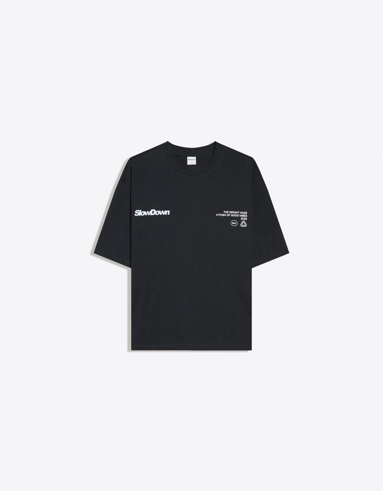 Футболка геометрического кроя с надписью в уличном стиле