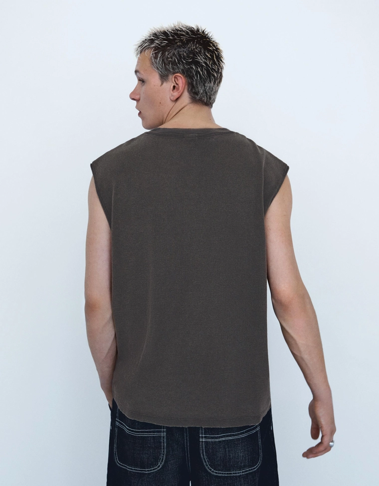 Футболка в утилитарном стиле с принтом