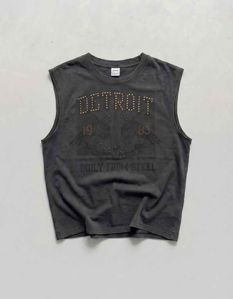 Футболка в утилитарном стиле с принтом