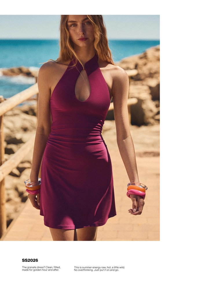 Платье с горловиной халтер и вырезом ципао