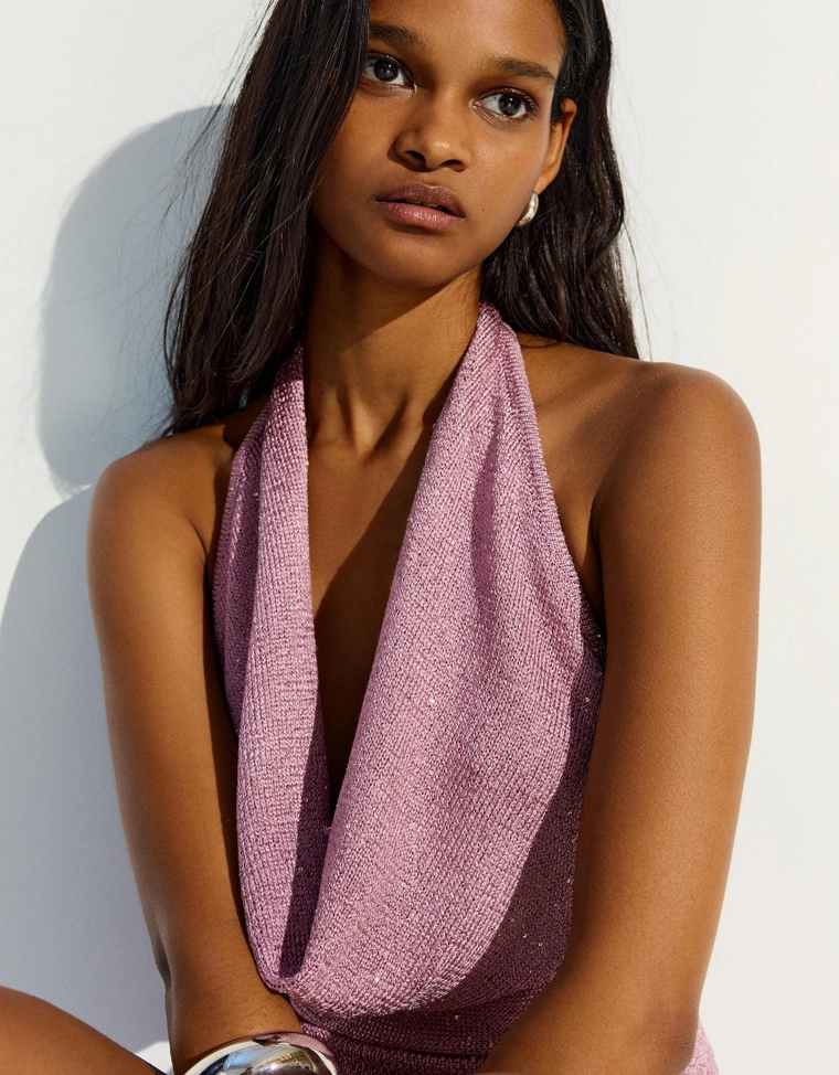 Мини-платье с горловиной халтер и пайетками