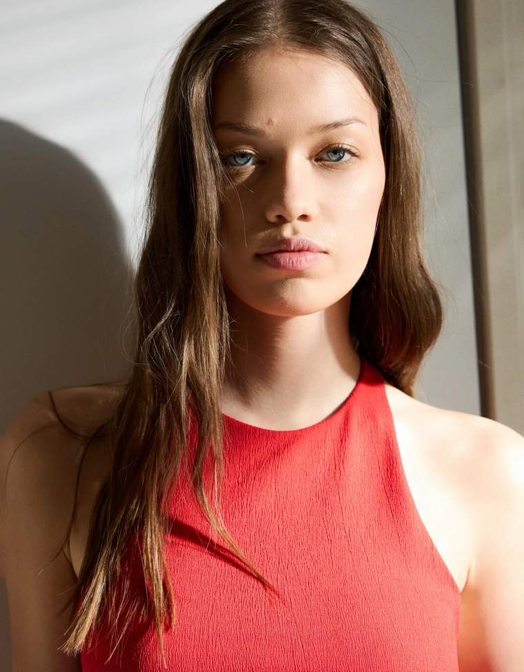 Платье мини с горловиной халтер