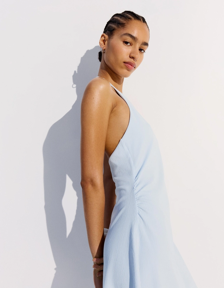 Платье мини с горловиной халтер