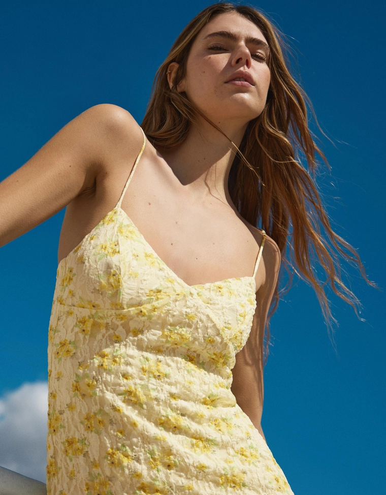 Мини-платье с цветочным кружевом