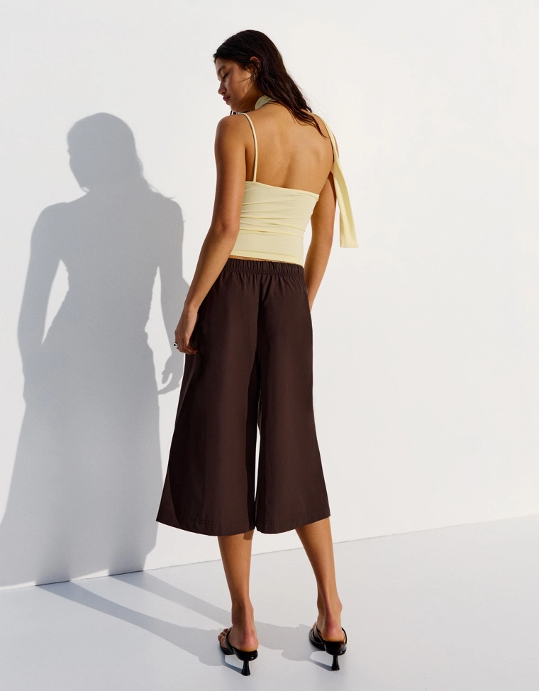 Брюки-кюлоты бермуды с эластичным поясом