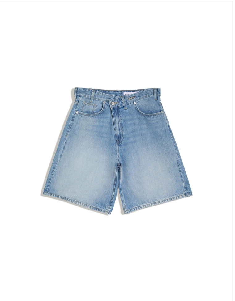 Джинсовые бермуды с перекрестным поясом
