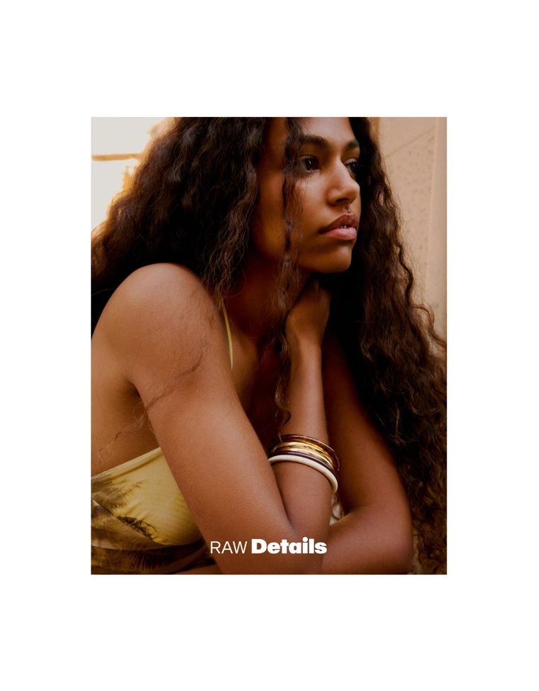 Набор браслетов из смолы