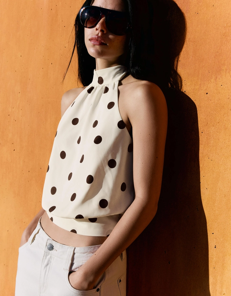 Топ с горловиной халтер