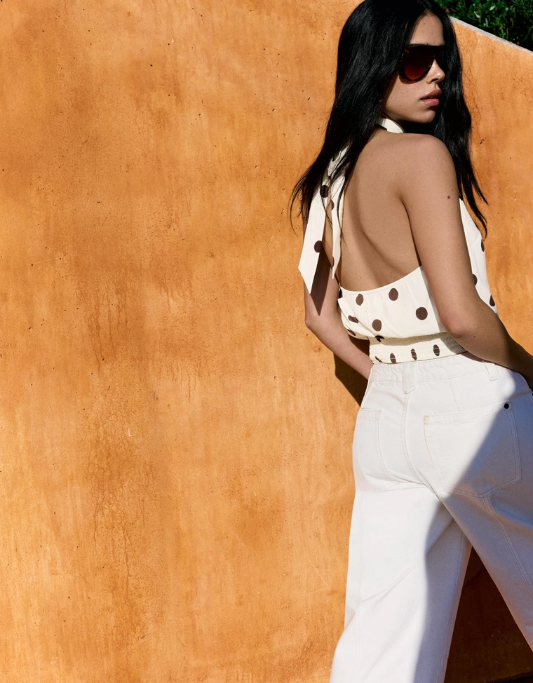 Топ с горловиной халтер