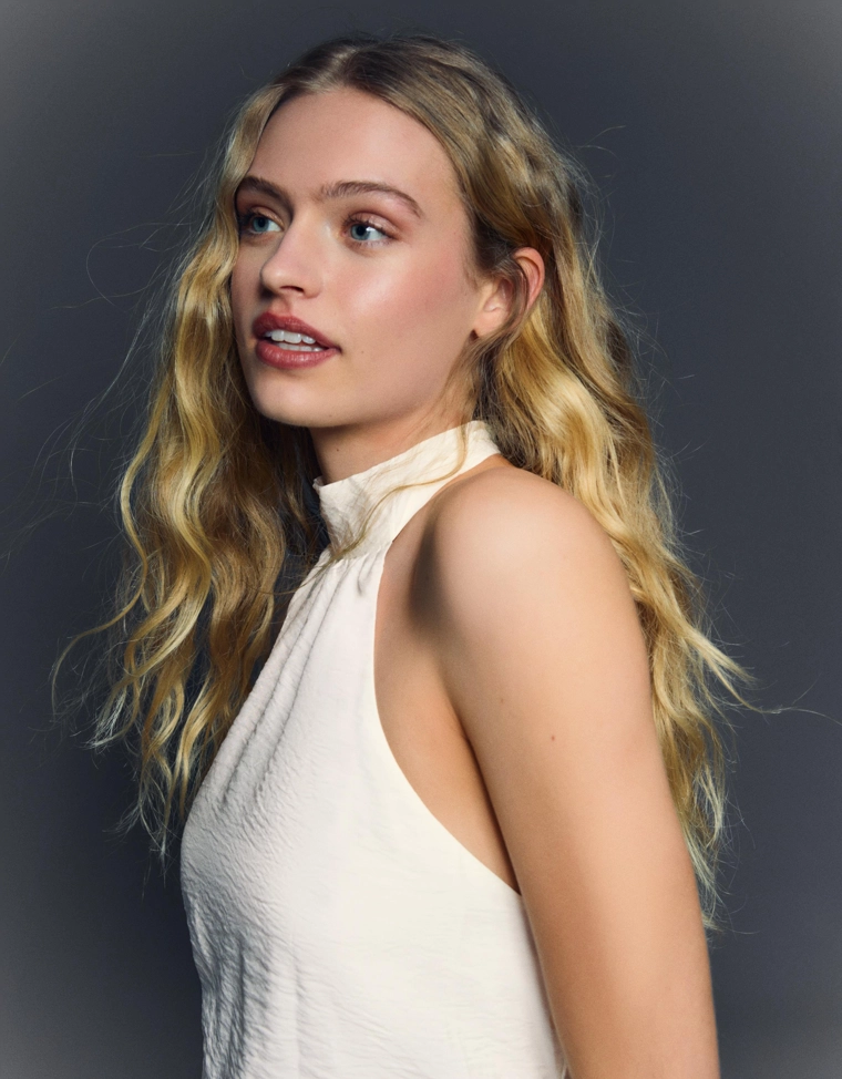 Топ с горловиной халтер