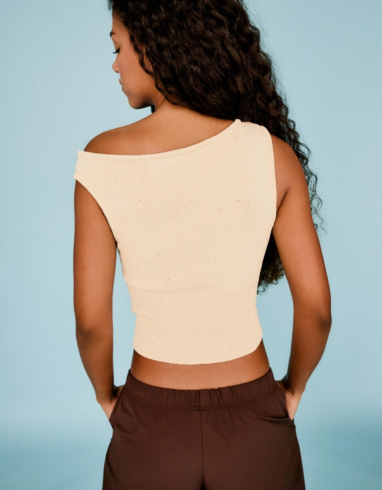 Топ с вырезом-лодочкой из трикотажа с пайетками