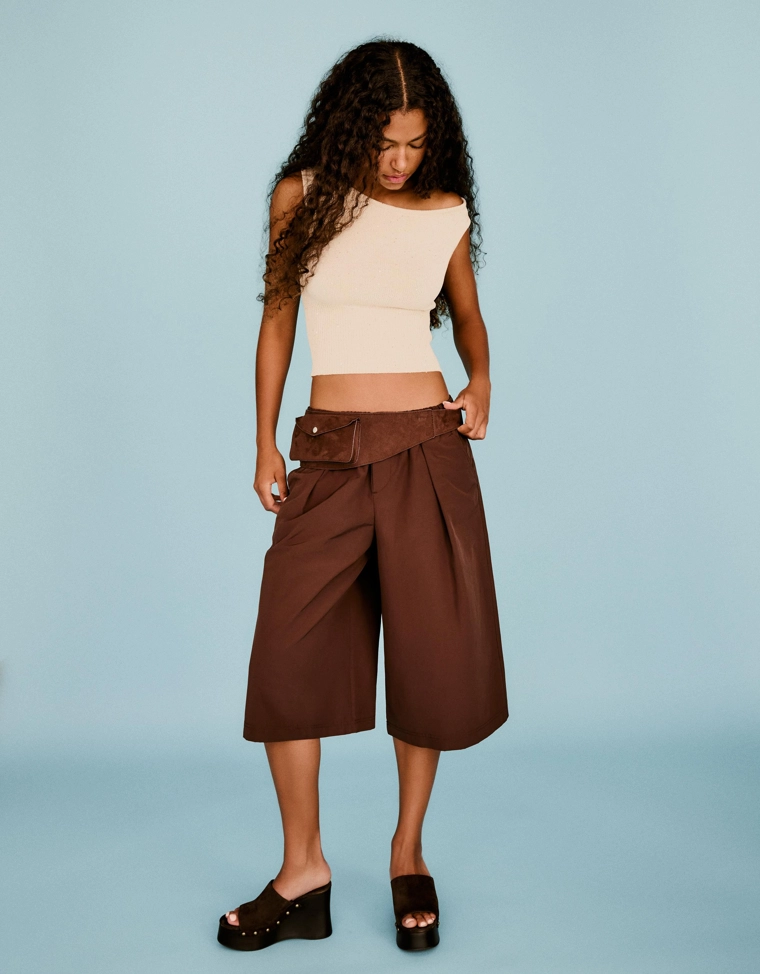 Топ с вырезом-лодочкой из трикотажа с пайетками