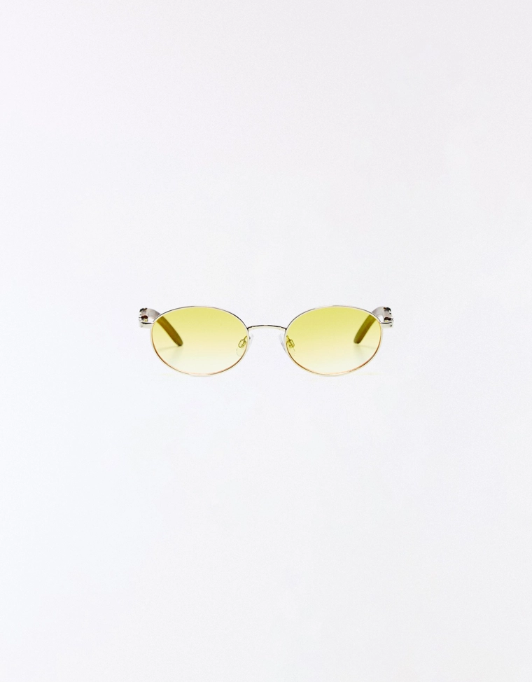 Солнечные очки овальной формы