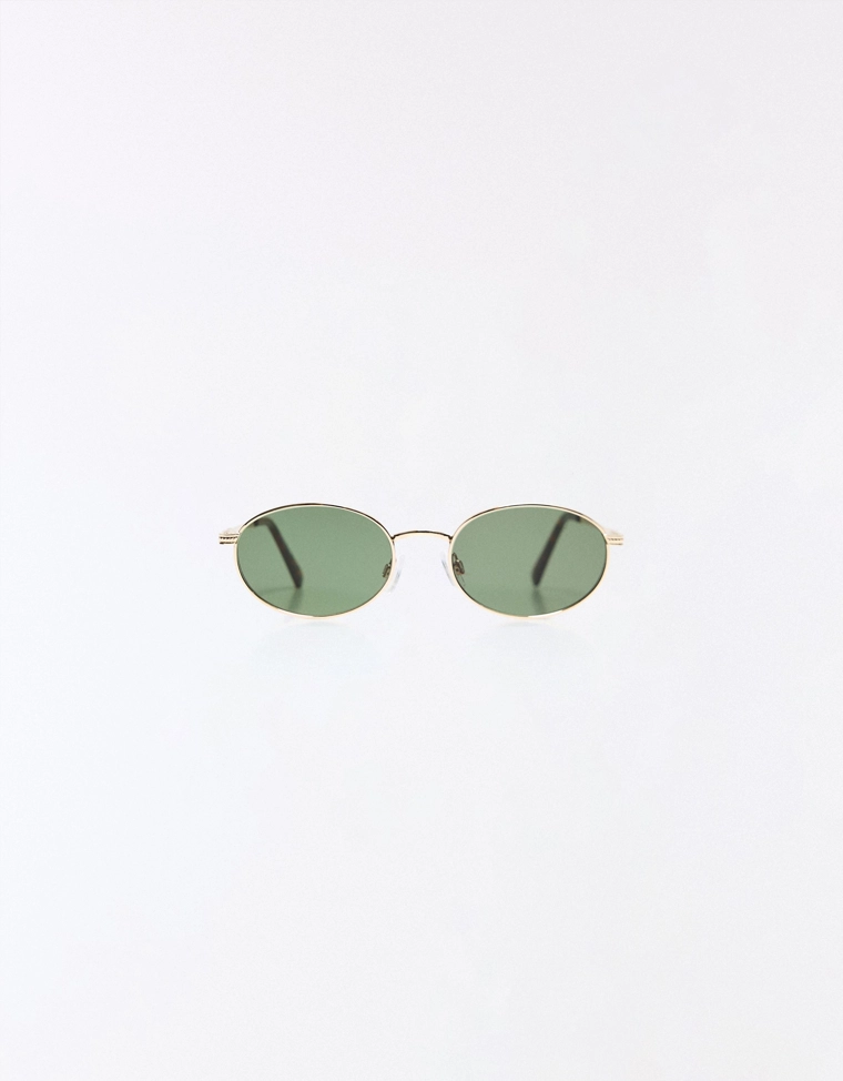 Солнечные очки овальной формы