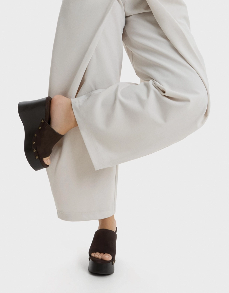 Танкетка с заклепками