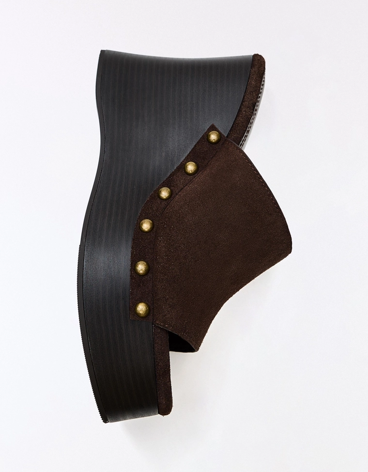 Танкетка с заклепками