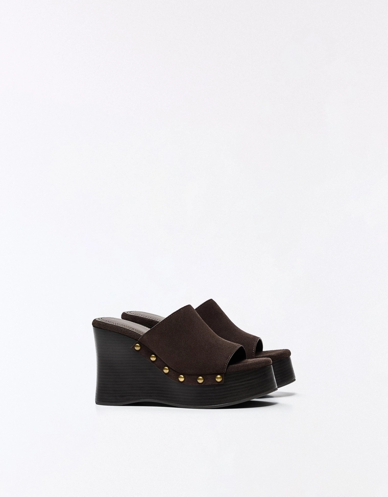 Танкетка с заклепками