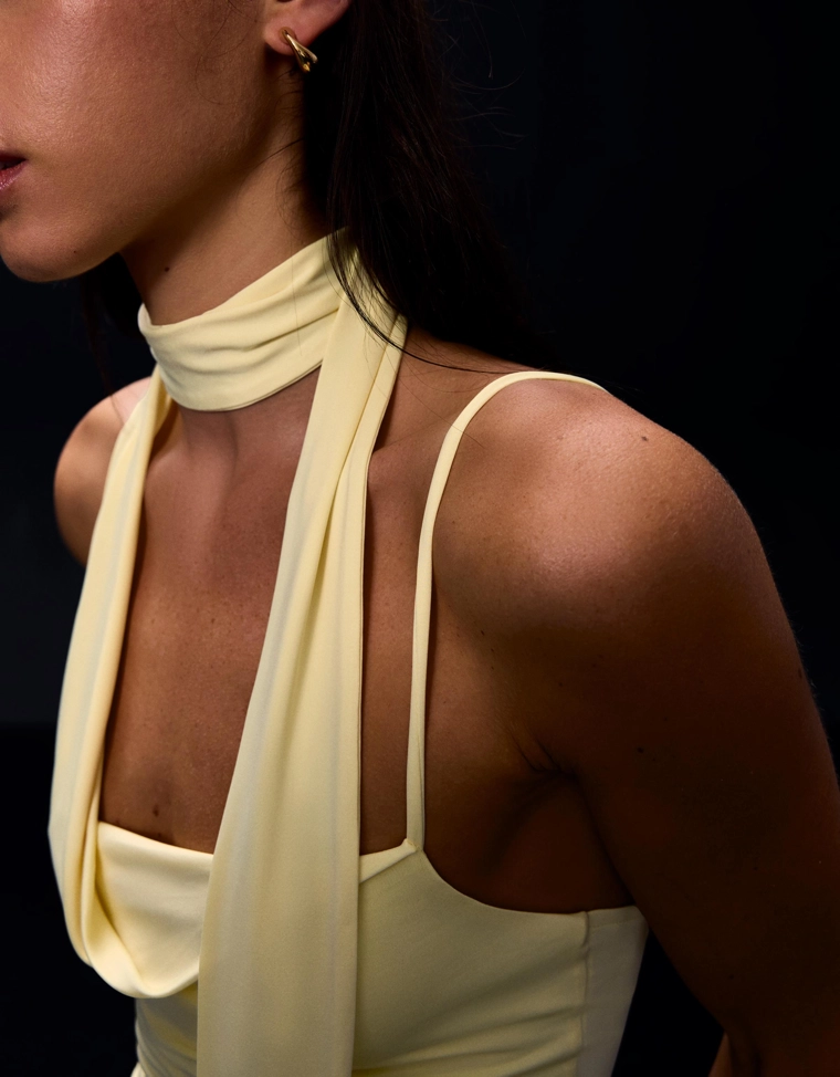 Топ асимметричного кроя с эффектом платка