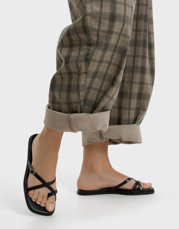 Сандалии с ремешками