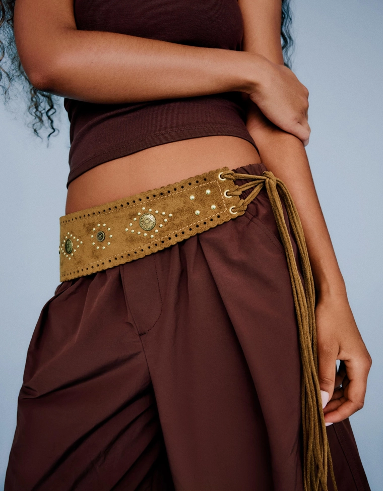 Ремень из искусственной замши с заклепками