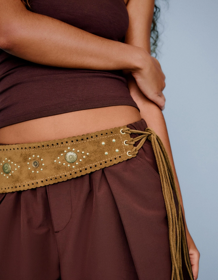 Ремень из искусственной замши с заклепками