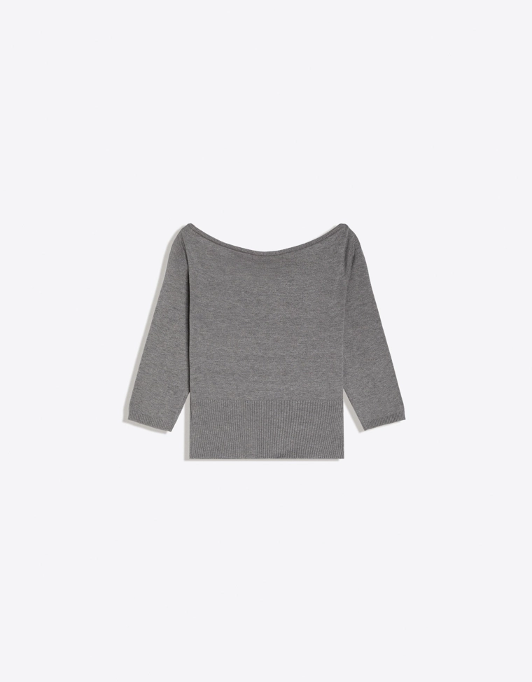 Свитер с вырезом-лодочкой