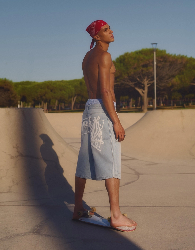Джинсовые шорты VOLCOM