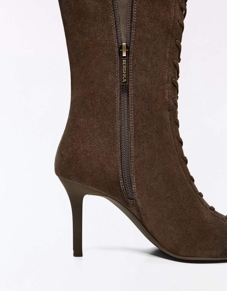 CORSET heel boots with split