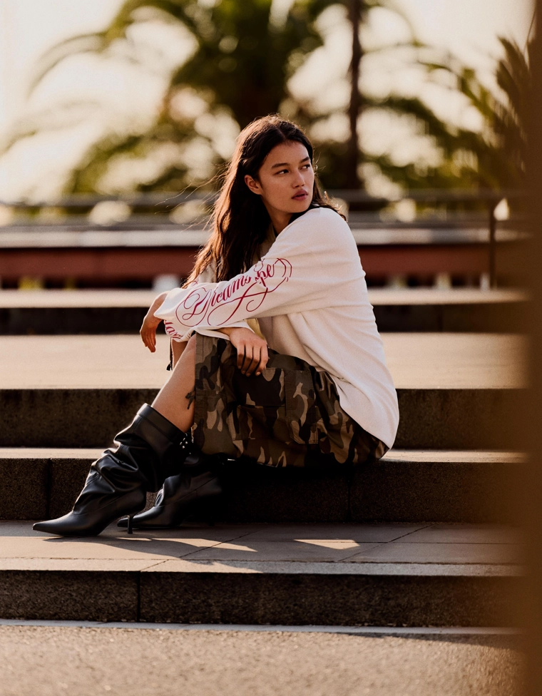 Adjustable slouchy heel boots