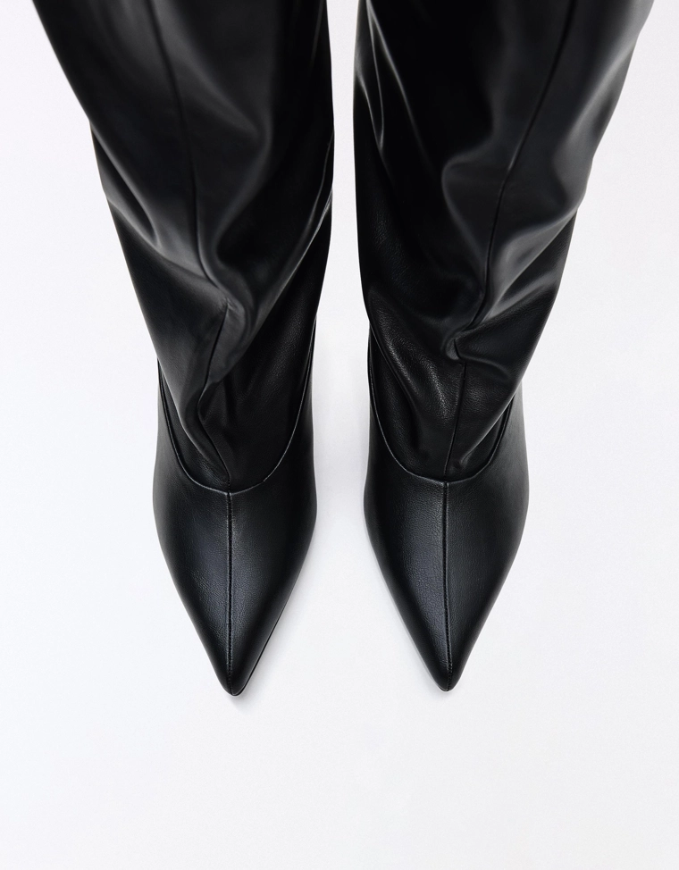 Adjustable slouchy heel boots