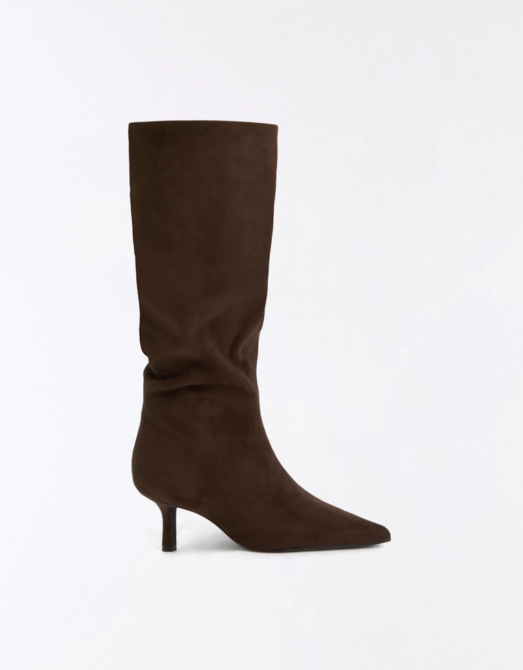 Kitten heel boots