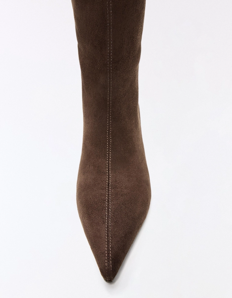 Kitten heel boots