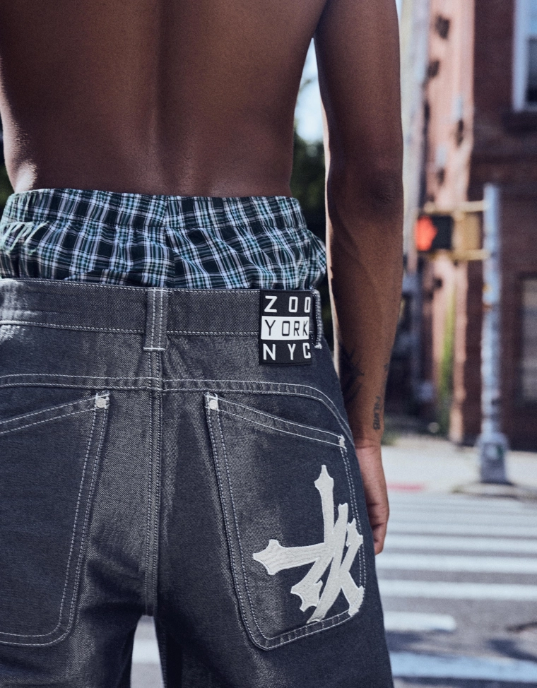 Джинсы с вышивкой ZOO YORK X BERSHKA