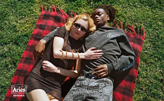 Платье из кружева ARIES X BERSHKA с короткими рукавами