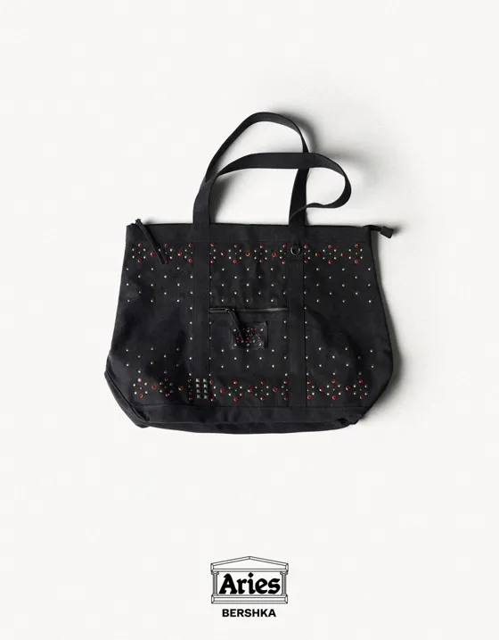 Тоут с заклепками ARIES X BERSHKA