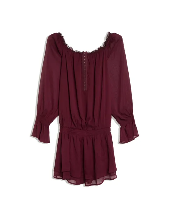 Мини-платье с открытыми плечами и сборкой на талии