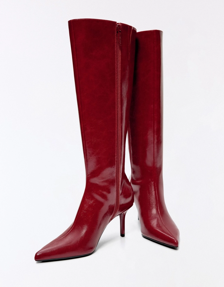 Fitted shaft heeled boots