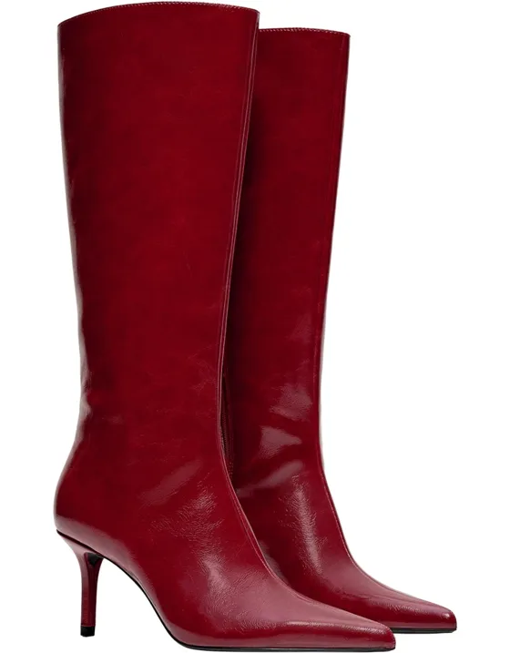 Fitted shaft heeled boots