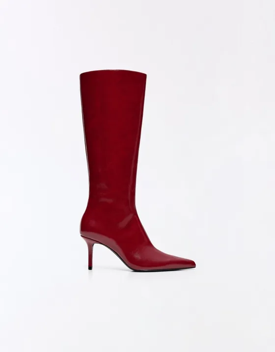 Fitted shaft heeled boots