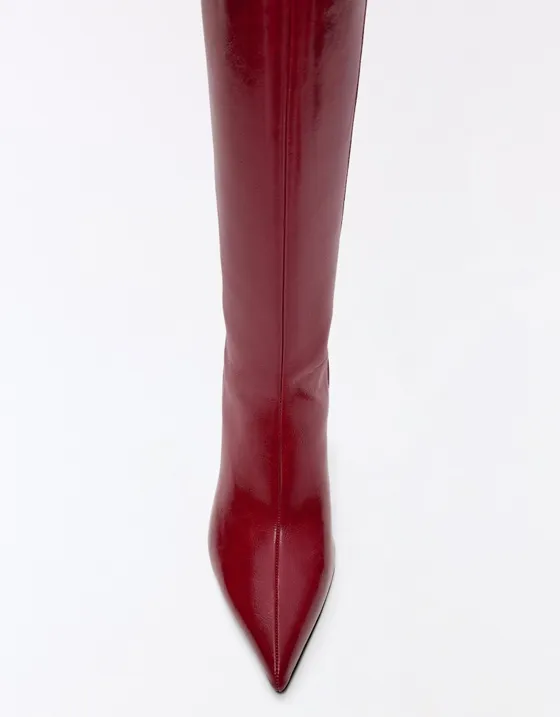 Fitted shaft heeled boots