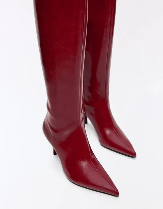 Fitted shaft heeled boots
