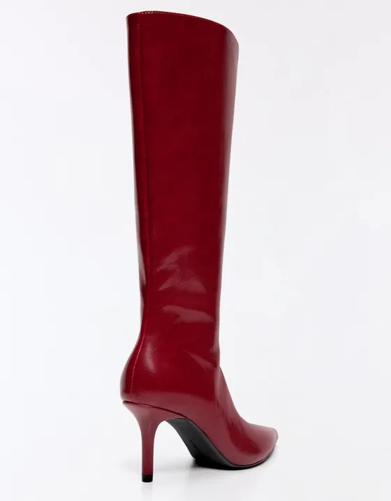 Fitted shaft heeled boots