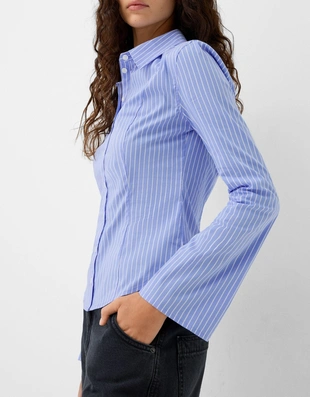 Рубашка облегающего кроя с широкими рукавами- Заказать в России